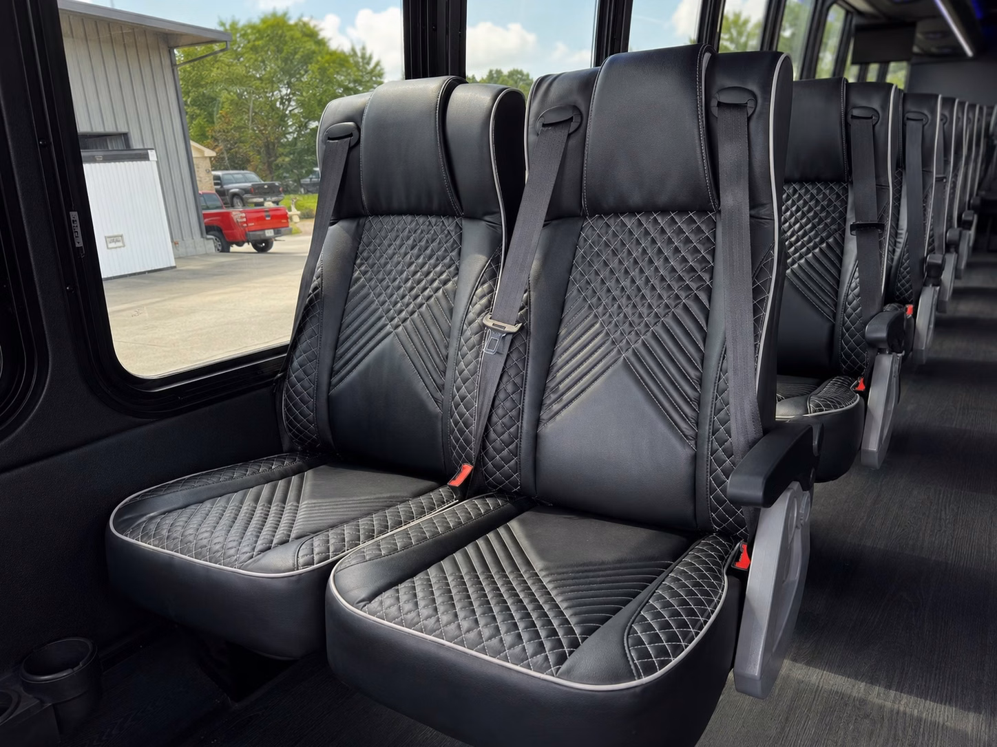 prom minibus rentals in north charleston for smaller groups who want to ride together